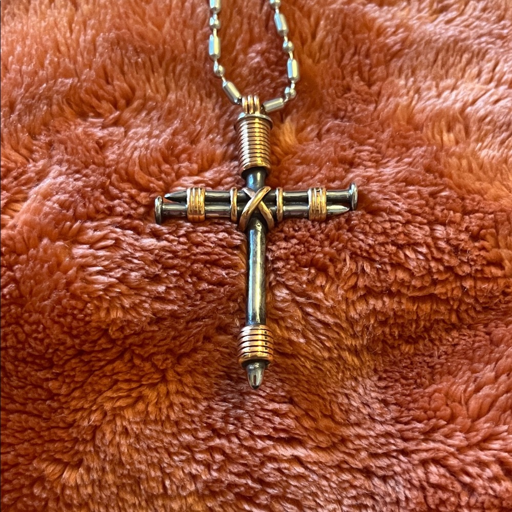 Metallic Cross Pendant Necklace